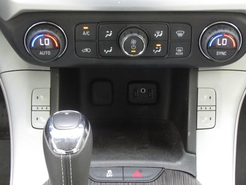 Used 2017 GMC Acadia SLT AWD/4WD image 32