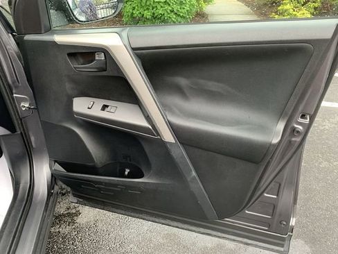 Used 2017 Toyota RAV4 LE w/ Carpet Mat Package AWD/4WD image 13