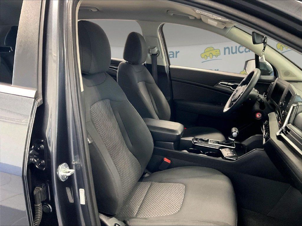 Used 2023 Kia Sportage LX AWD/4WD image 11