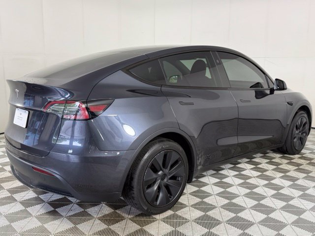 Used 2024 Tesla Model Y Long Range RWD image 9