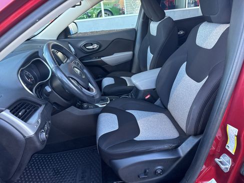 Used 2014 Jeep Cherokee Latitude w/ Comfort/Convenience Group image 19