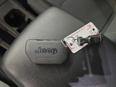 Used 2024 Jeep Gladiator Sport AWD/4WD image 26
