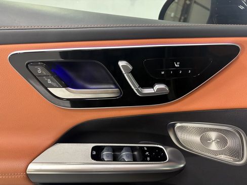 Used 2024 Mercedes-Benz GLC 43 AMG 4MATIC image 7