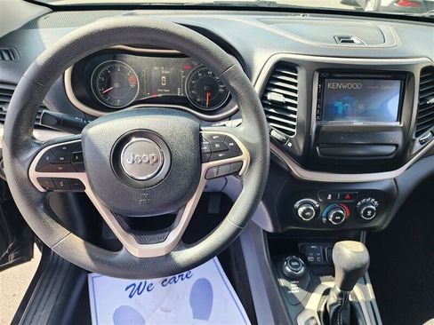 Used 2018 Jeep Cherokee Latitude image 38