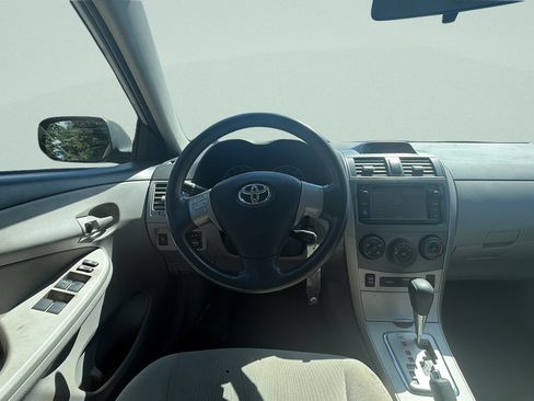 Used 2013 Toyota Corolla LE FWD image 12