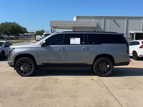 Used 2025 Cadillac Escalade ESV Sport w/ Touring Package AWD/4WD image 3