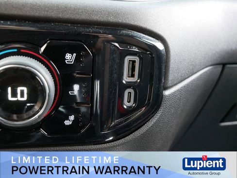 Used 2024 Chevrolet Silverado 1500 High Country w/ Technology Package AWD/4WD image 29
