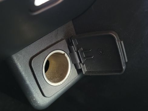 Used 2022 Ford Explorer XLT w/ Equipment Group 202A image 8