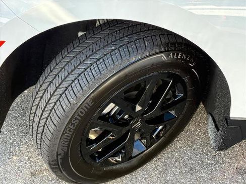 Certified 2023 Chevrolet Equinox LT w/ LPO, Floor Liner Package image 24