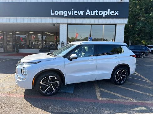 Used 2023 Mitsubishi Outlander SEL FWD image 2