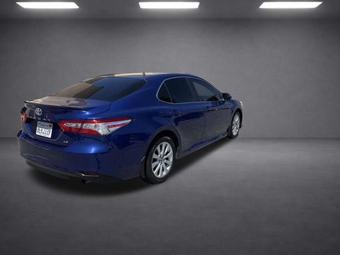 Used 2018 Toyota Camry LE FWD image 23