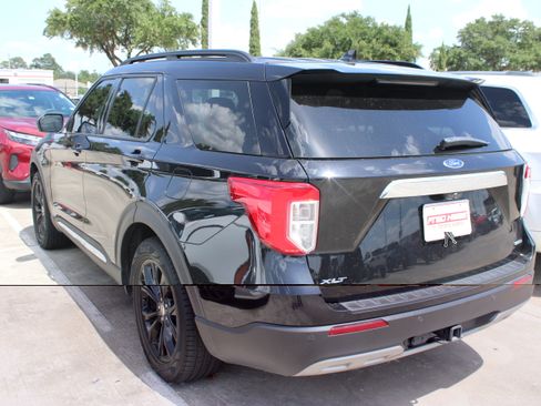 Used 2020 Ford Explorer XLT w/ Equipment Group 202A RWD image 6