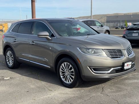 Used 2017 Lincoln MKX Select w/ Select Plus Package AWD/4WD image 9