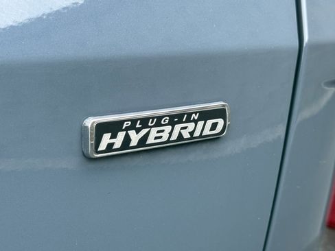 Used 2024 Ford Escape SE w/ PHEV Premium Package image 2