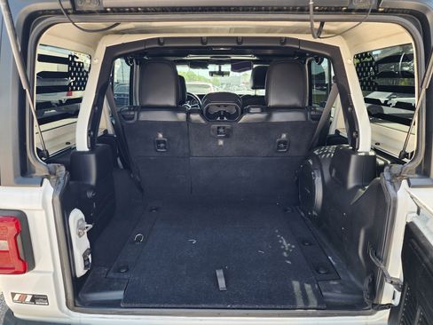 Used 2018 Jeep Wrangler Unlimited Sahara image 6