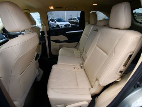 Used 2015 Toyota Highlander Plus AWD/4WD image 14