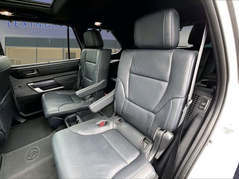 Used 2025 Toyota Sequoia Platinum AWD/4WD image 22