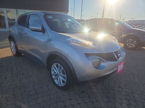 Used 2011 Nissan Juke SV image 3