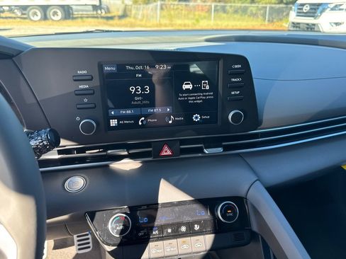 New 2025 Hyundai Elantra Sport image 17