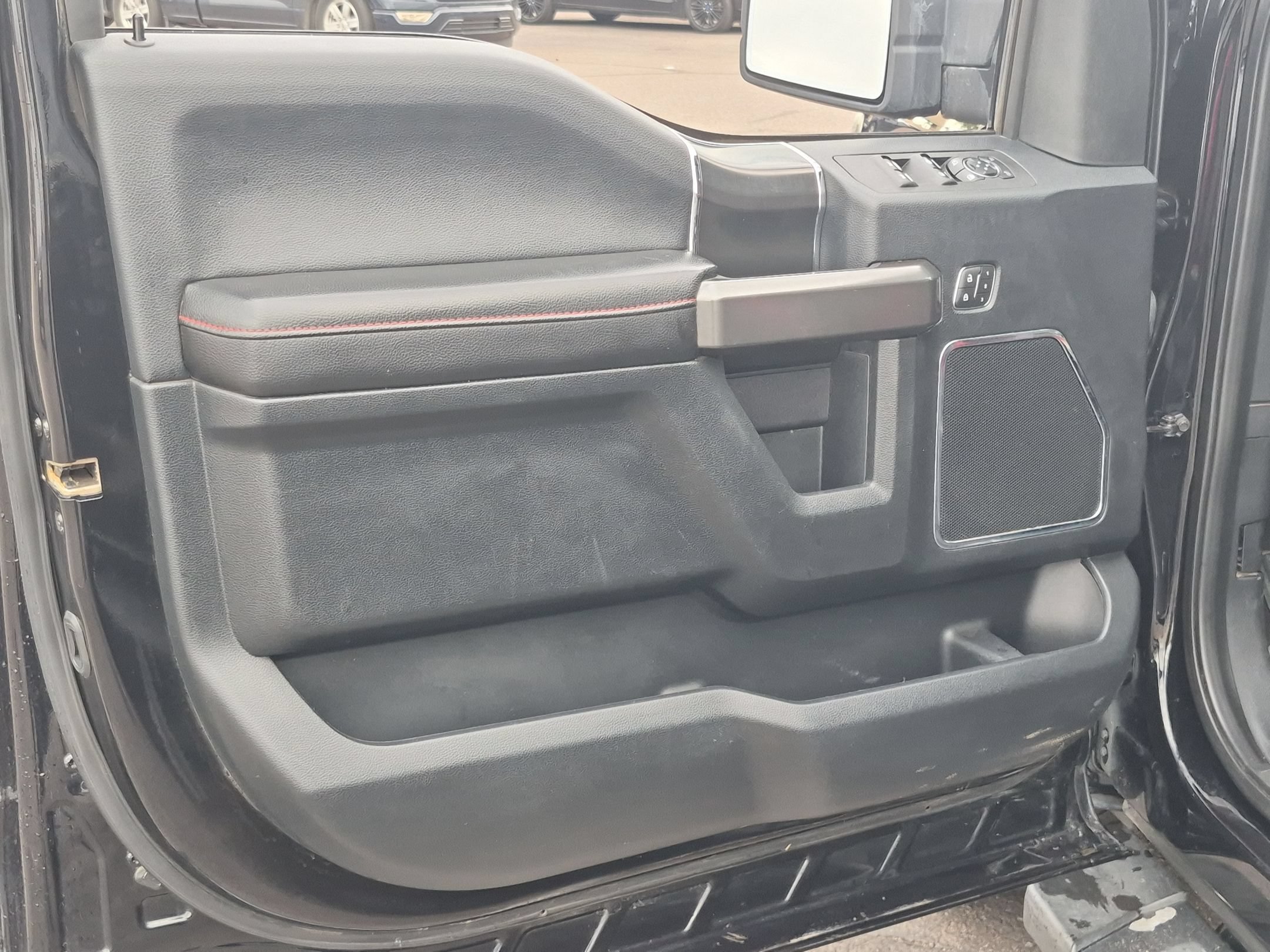Used 2019 Ford F150 Lariat w/ Equipment Group 502A Luxury AWD/4WD image 11