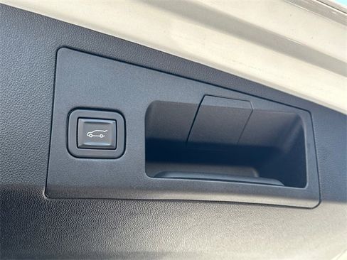 Used 2017 Cadillac XT5 Premium Luxury image 19