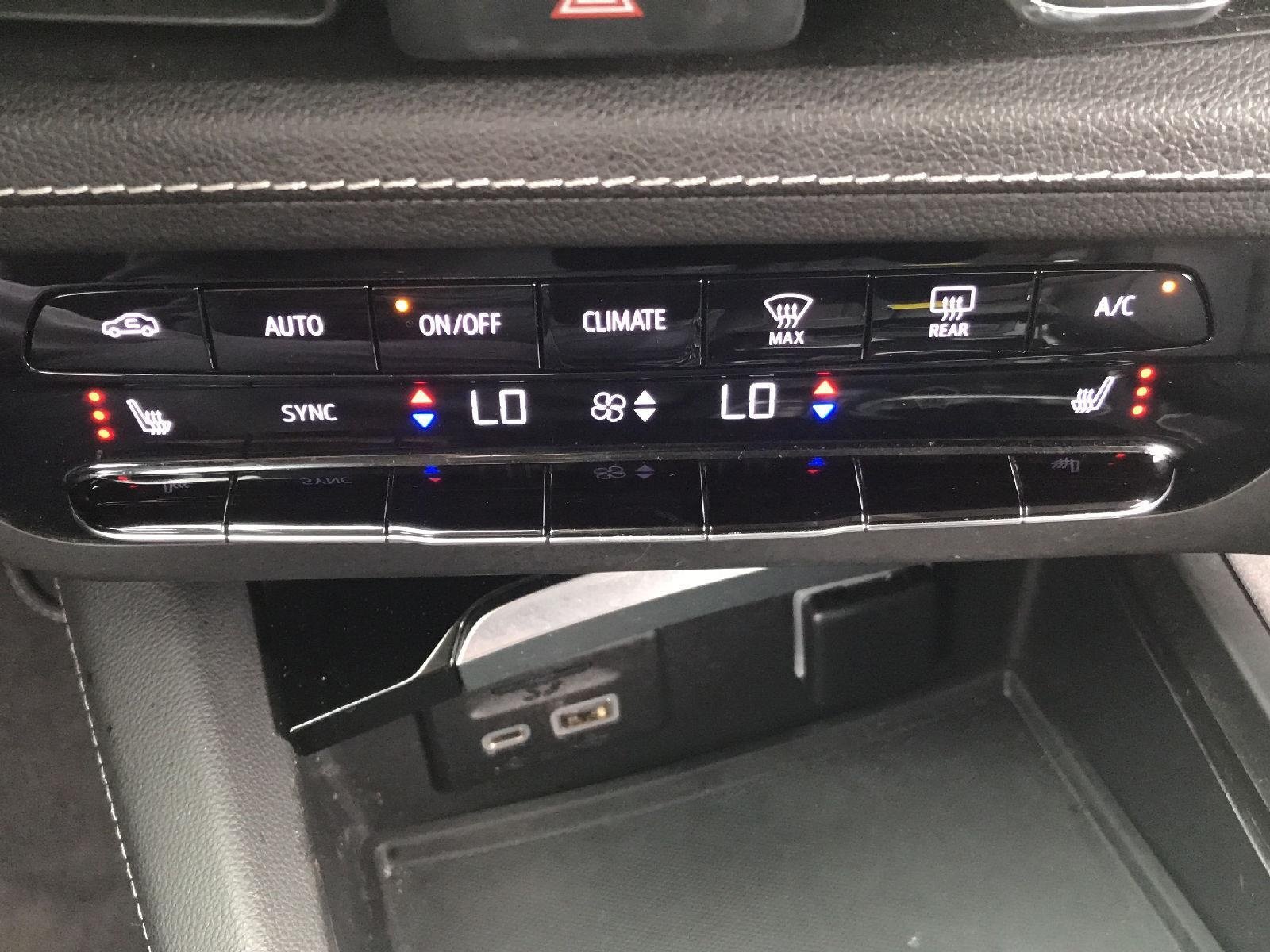Used 2021 Buick Envision Essence w/ Technology Package I AWD/4WD image 40