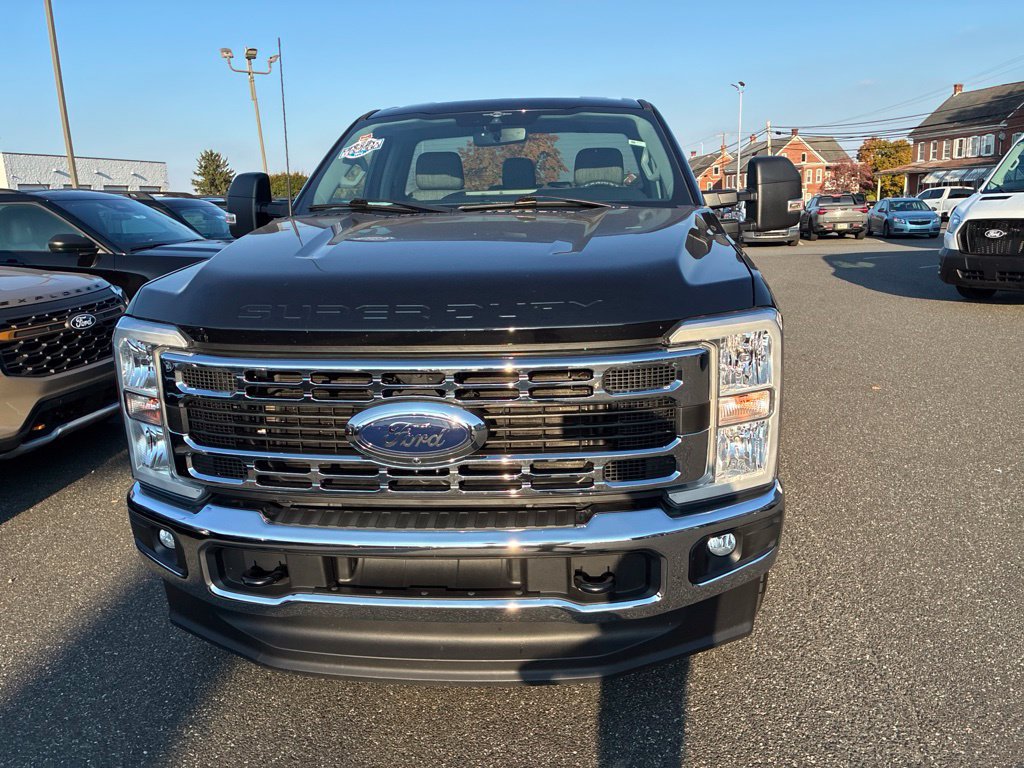 Used 2023 Ford F350 XLT w/ 360-Degree Camera Package AWD/4WD image 2