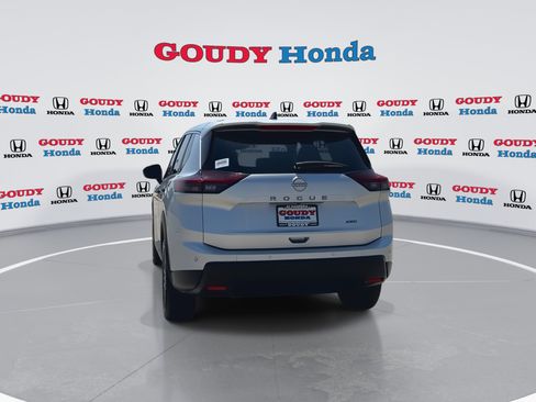 Used 2024 Nissan Rogue S AWD/4WD image 7