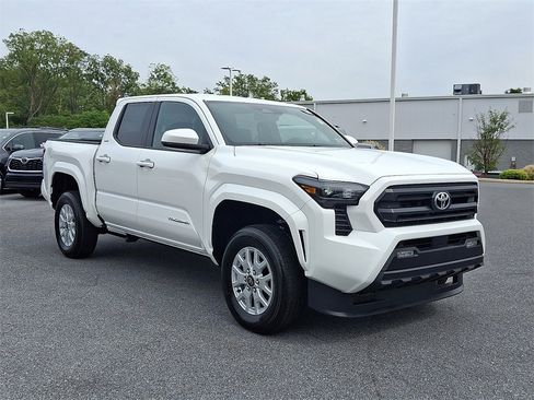 New 2025 Toyota Tacoma SR5 image 3