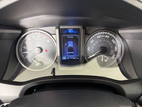 Used 2019 Toyota Tacoma TRD Off-Road AWD/4WD image 11