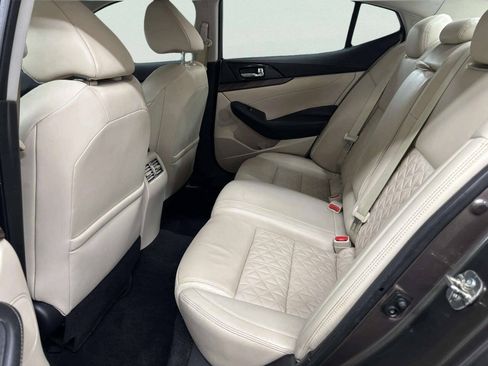 Used 2016 Nissan Maxima Platinum FWD image 17