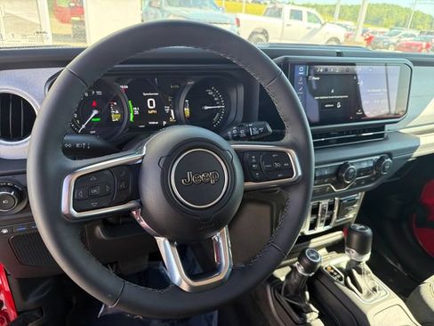 Used 2025 Jeep Wrangler Unlimited Sahara w/ Safety Group AWD/4WD image 28