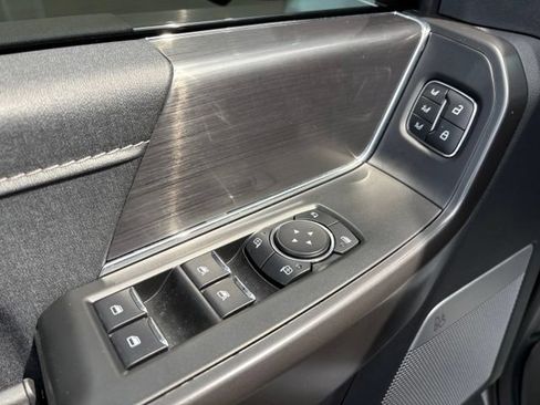 Used 2025 Ford F150 Lariat AWD/4WD image 19