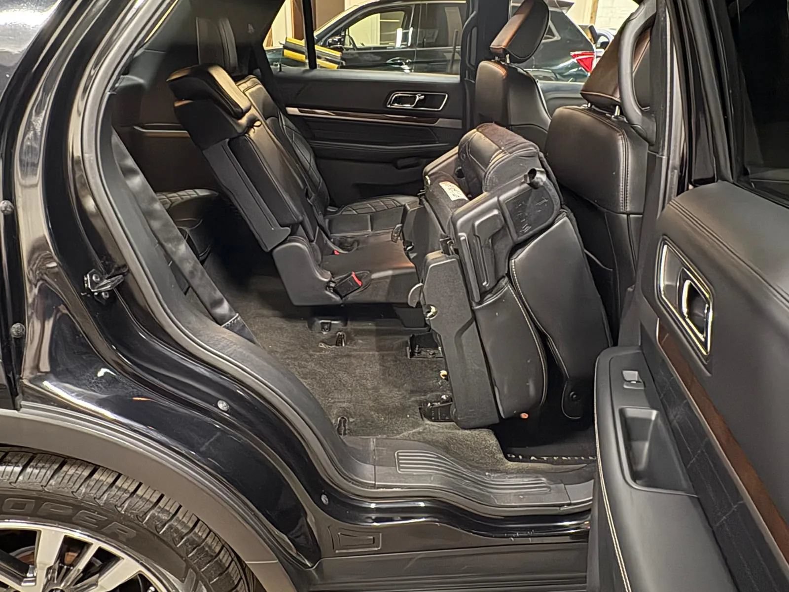 Used 2018 Ford Explorer Platinum AWD/4WD image 24