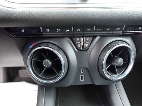 Used 2025 Chevrolet Blazer LT AWD/4WD image 19