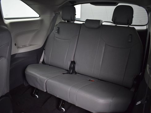 Used 2024 Toyota Sienna XLE FWD image 14