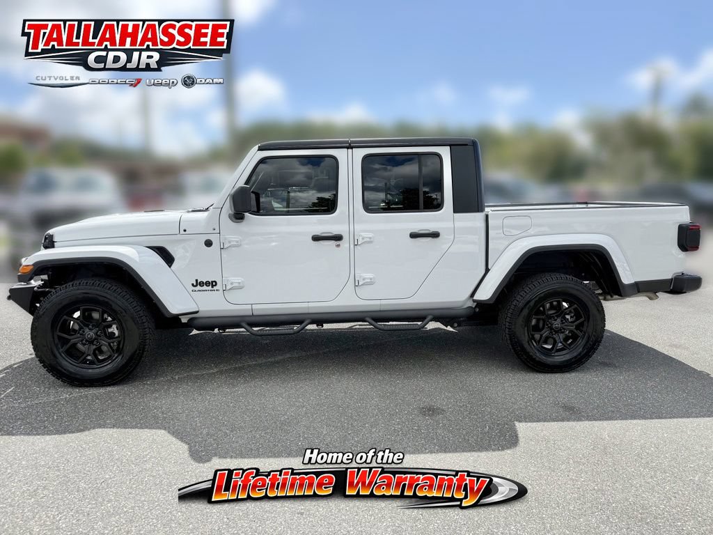 Used 2025 Jeep Gladiator Mojave AWD/4WD image 9
