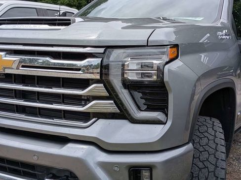 Used 2024 Chevrolet Silverado 2500 High Country w/ High Country Premium Package AWD/4WD image 4