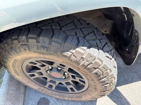 Used 2023 Toyota 4Runner TRD Off-Road Premium w/ Moonroof Package AWD/4WD image 5