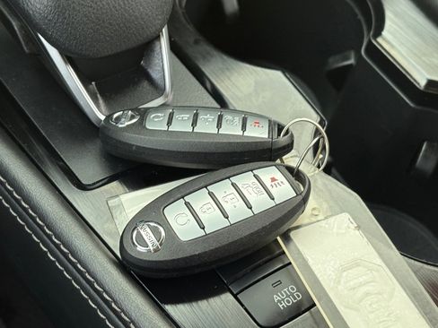 Certified 2021 Nissan Rogue Platinum image 40