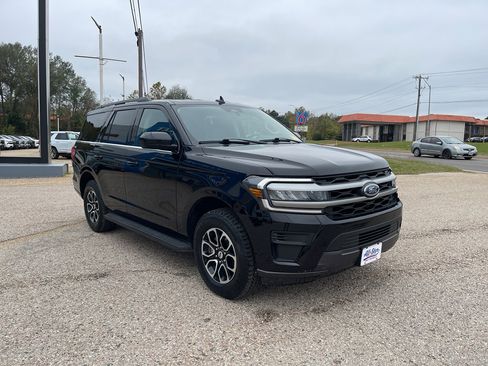 Used 2024 Ford Expedition XLT image 14