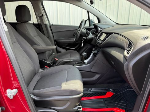 Used 2019 Chevrolet Trax LT AWD/4WD image 31
