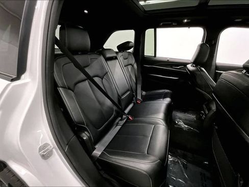 Used 2024 Jeep Grand Cherokee Limited w/ Luxury Tech Group II AWD/4WD image 26