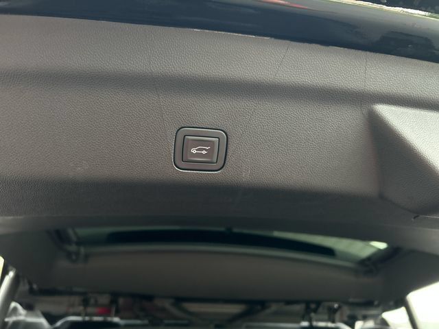 Used 2025 Cadillac Escalade Sport Platinum w/ LPO, Floor Liner Package AWD/4WD image 13