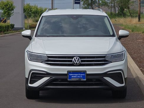 Used 2023 Volkswagen Tiguan SE AWD/4WD image 8