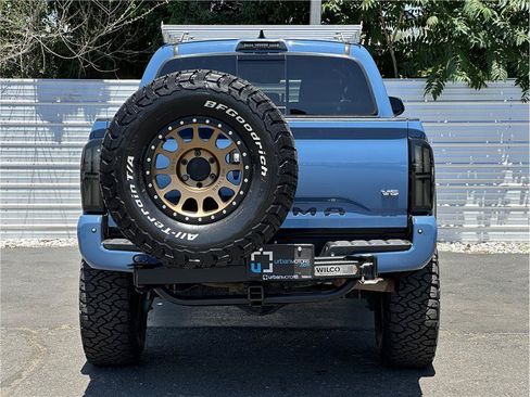 Used 2019 Toyota Tacoma TRD Off-Road w/ Technology Package AWD/4WD image 11
