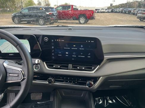 Used 2025 Chevrolet Equinox LT FWD image 24