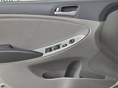 Used 2012 Hyundai Accent GLS FWD image 31