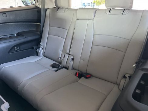 Used 2019 Honda Pilot Touring image 17