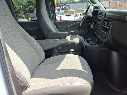 Used 2025 Chevrolet Express 3500 LT w/ LT Preferred Equipment Group RWD image 12